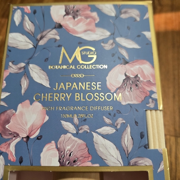 Japanese Cherry Blossom Diffuser - Pink - Picture 3 of 4